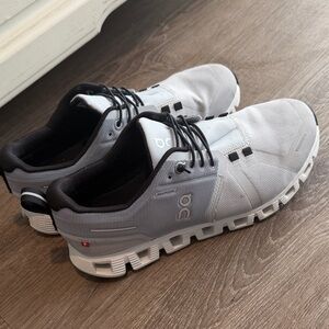 On Running women’s White and Black Sneakers